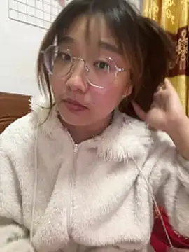 sisi-maiden online show from February 23, 2026, 1:55 pm