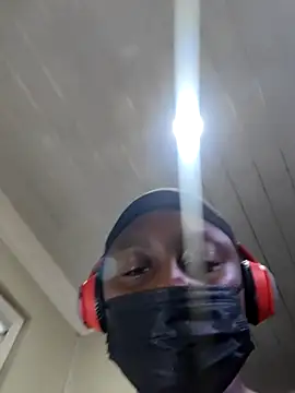 Snapshot of malaika1999 chatting on September 19, 2025, 4:27 am malaika1999 online show from September 19, 2025, 4:27 am