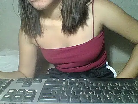 Snapshot of Skinny_PinayGirljust18 chatting on April 16, 2026, 8:31 pm Skinny PinayGirljust18 online show from April 16, 2026, 8:31 pm