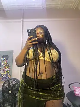 Snapshot of CurvyCocoxxx chatting on June 4, 2026, 7:24 am CurvyCocoxxx online show from June 4, 2026, 7:24 am