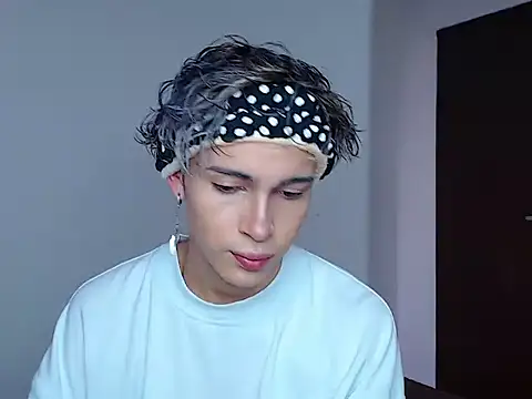 john vichenso online show from October 28, 2025, 10:09 pm