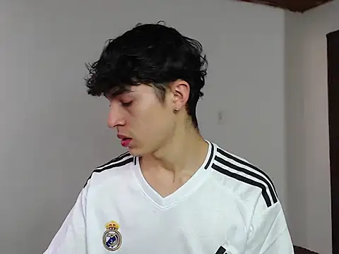 john vichenso online show from September 26, 2025, 8:59 pm