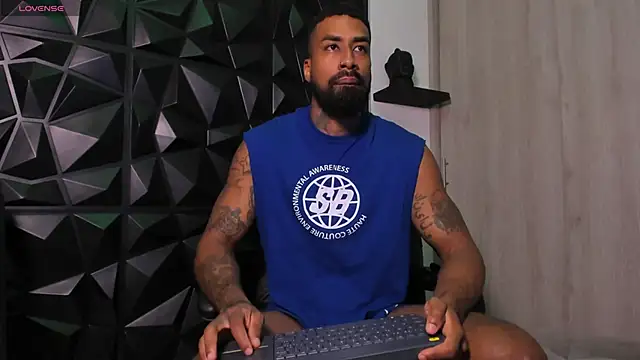 Snapshot of OstinDaniels chatting on October 31, 2025, 10:16 pm OstinDaniels online show from October 31, 2025, 10:16 pm