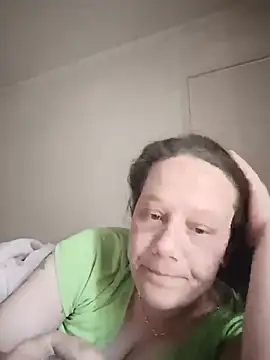 zeousseelphie online show from June 9, 2026, 6:14 am