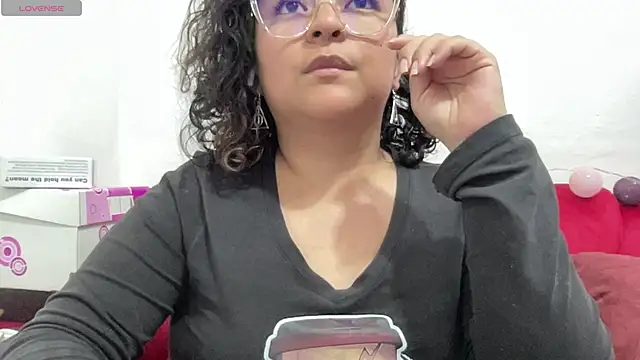 Snapshot of Sophiaburton chatting on September 12, 2025, 8:41 pm Sophiaburton online show from September 12, 2025, 8:41 pm