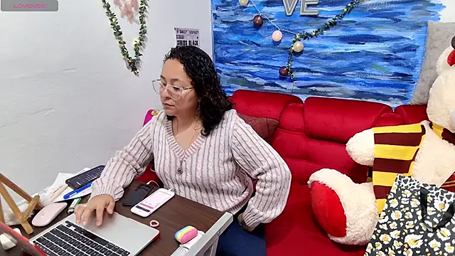 Snapshot of Sophiaburton chatting on November 18, 2025, 8:45 pm Sophiaburton online show from November 18, 2025, 8:45 pm