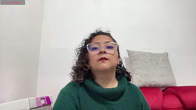 Snapshot of Sophiaburton chatting on September 14, 2025, 4:24 am Sophiaburton online show from September 14, 2025, 4:24 am