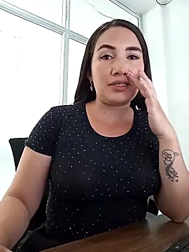 Snapshot of xxx_Alice_ chatting on October 4, 2025, 11:56 am xxx Alice  online show from October 4, 2025, 11:56 am