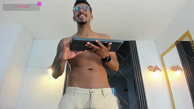 Snapshot of Master_max chatting on December 17, 2025, 1:27 pm Master max online show from December 17, 2025, 1:27 pm