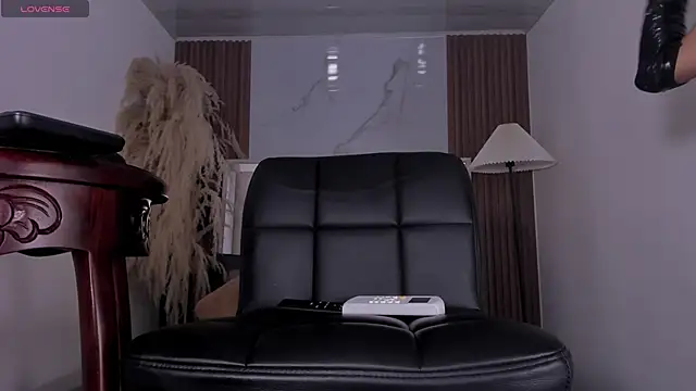 Xara Blis online show from October 8, 2025, 4:36 am