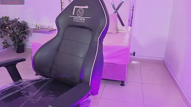 ZURY TAY online show from March 21, 2026, 11:47 am