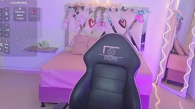 ZURY TAY online show from September 27, 2025, 11:38 am