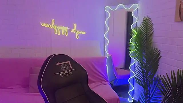 Snapshot of artemiss_tay chatting on September 10, 2025, 7:13 pm artemiss tay online show from September 10, 2025, 7:13 pm