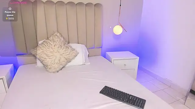 Dani rosse  online show from November 18, 2025, 1:03 pm