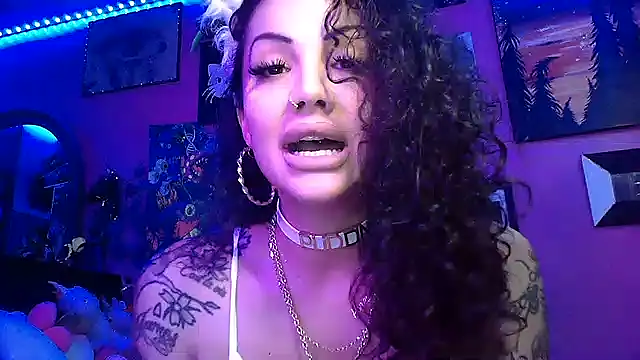 Snapshot of Av3ryyBe3 chatting on October 28, 2025, 5:18 am Av3ryyBe3 online show from October 28, 2025, 5:18 am