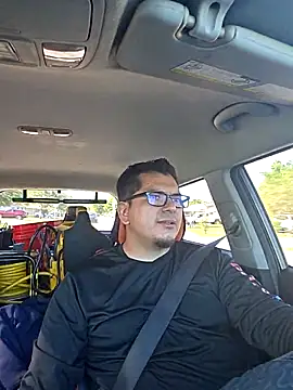 lucho8690 online show from April 28, 2026, 9:19 pm