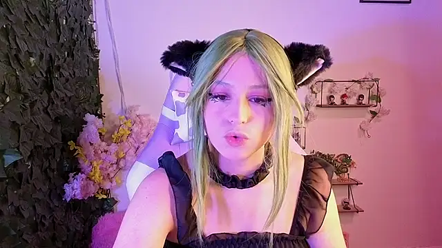 Snapshot of Eymmy_24 chatting on May 1, 2026, 1:32 am Eymmy 24 online show from May 1, 2026, 1:32 am