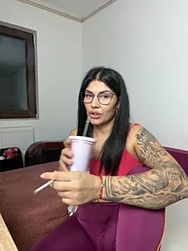 Snapshot of MiaKiittyy chatting on October 9, 2025, 4:40 pm MiaKiittyy online show from October 9, 2025, 4:40 pm