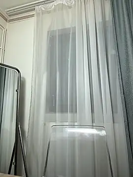 MiaKiittyy online show from April 13, 2026, 10:47 pm