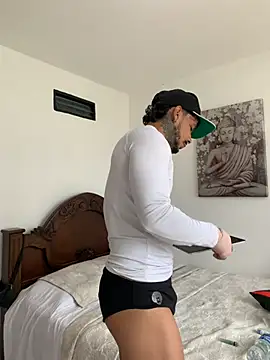 Snapshot of DeimonOficial chatting on November 25, 2025, 7:25 pm DeimonOficial online show from November 25, 2025, 7:25 pm