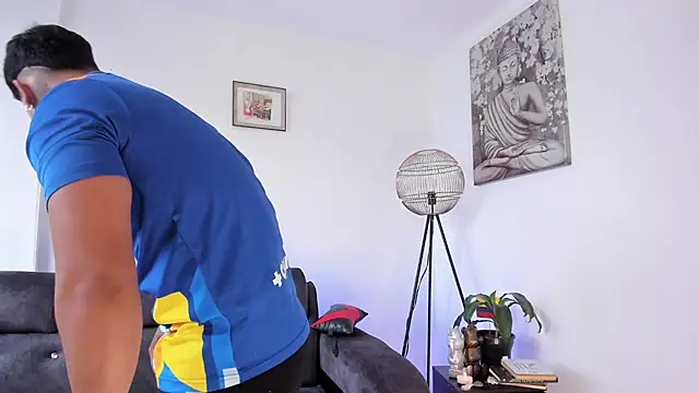 Snapshot of DeimonOficial chatting on February 8, 2026, 8:17 pm DeimonOficial online show from February 8, 2026, 8:17 pm