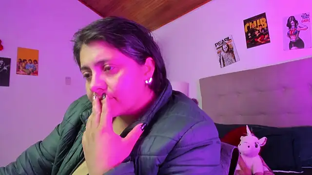 Snapshot of TifanyAmazinng chatting on February 4, 2026, 12:22 pm TifanyAmazinng online show from February 4, 2026, 12:22 pm