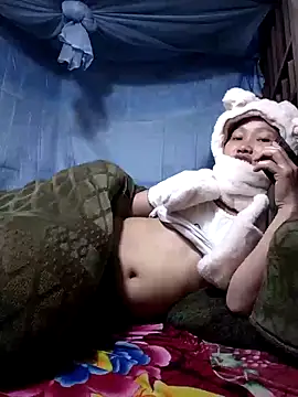 Snapshot of PhamPm70 chatting on December 17, 2025, 12:54 pm PhamPm70 online show from December 17, 2025, 12:54 pm