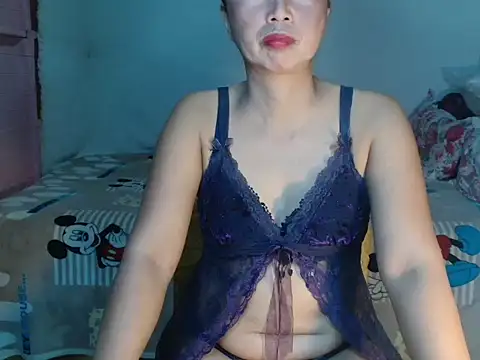 Snapshot of HelenaM chatting on May 11, 2026, 3:30 am HelenaM online show from May 11, 2026, 3:30 am