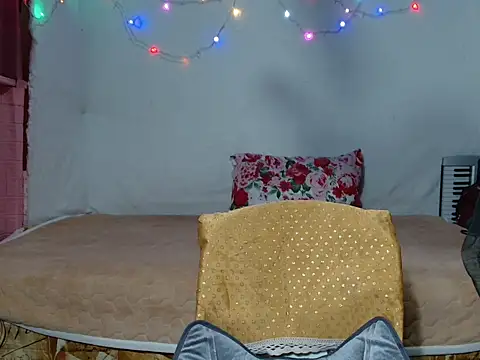 Snapshot of HelenaM chatting on December 17, 2025, 9:31 pm HelenaM online show from December 17, 2025, 9:31 pm