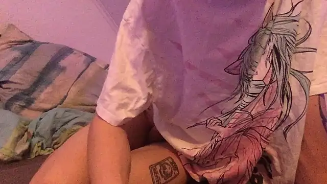 TwinklustbyEmi online show from December 18, 2025, 4:00 pm