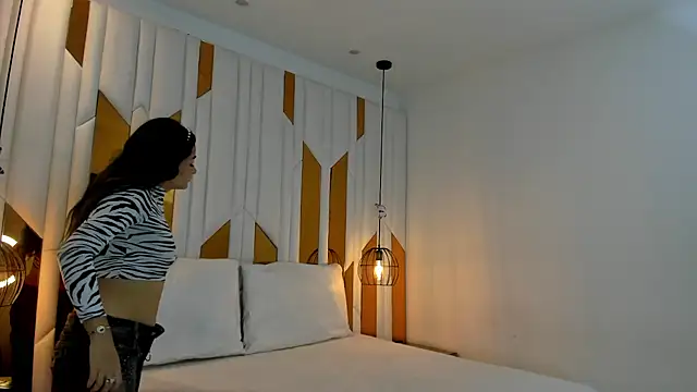 ValeriaPrado online show from December 16, 2025, 7:51 pm