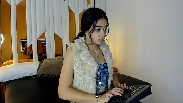 ValeriaPrado online show from December 14, 2025, 7:30 pm