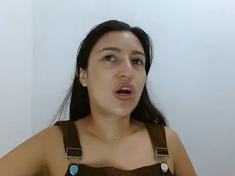 Snapshot of SarahFriendly chatting on June 10, 2026, 11:22 am SarahFriendly online show from June 10, 2026, 11:22 am