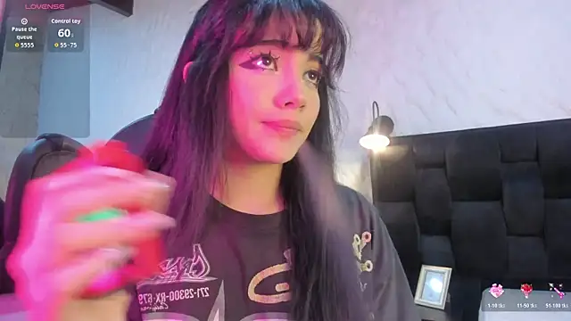 Snapshot of Darky_Doll chatting on December 3, 2025, 8:19 pm Darky Doll online show from December 3, 2025, 8:19 pm