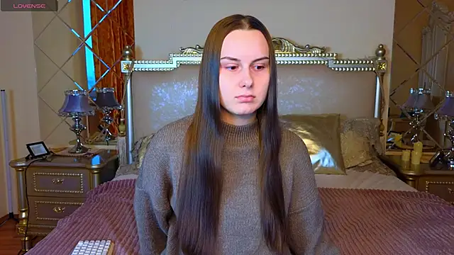 Kelly Cartier online show from February 5, 2026, 12:01 pm