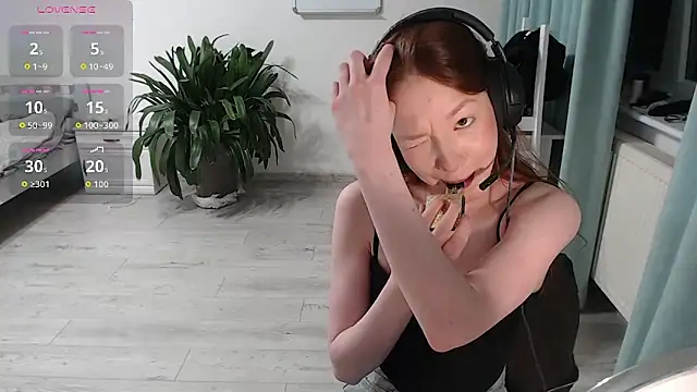 Red Lina online show from May 25, 2026, 10:52 pm