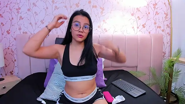Snapshot of ariannaliss chatting on October 9, 2025, 12:17 pm ariannaliss online show from October 9, 2025, 12:17 pm