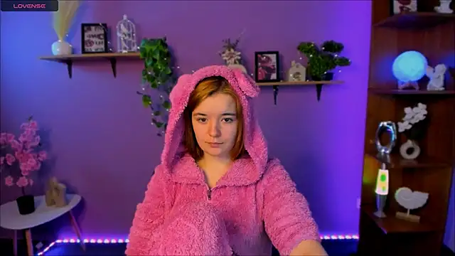 nika-still online show from April 4, 2026, 7:48 am