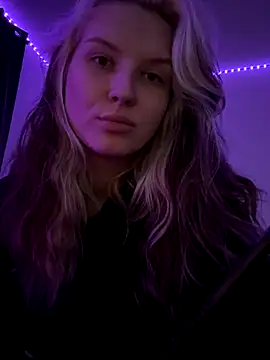 EileenKenner online show from October 16, 2025, 9:01 pm