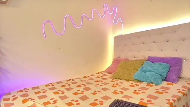 tatixxxvega online show from October 15, 2025, 1:30 pm