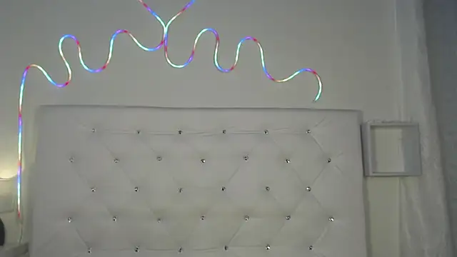 tatixxxvega online show from September 30, 2025, 1:28 pm