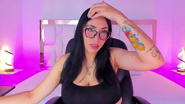 Snapshot of Camille_Juicy chatting on September 12, 2025, 12:38 pm Camille Juicy online show from September 12, 2025, 12:38 pm