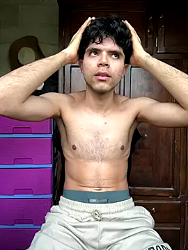 Axel-Mejia online show from November 13, 2025, 12:31 pm