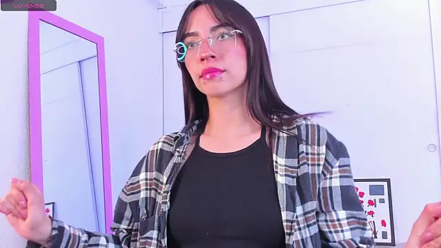 Snapshot of Aryane_art_ chatting on October 21, 2025, 7:35 pm Aryane art online show from October 21, 2025, 7:35 pm