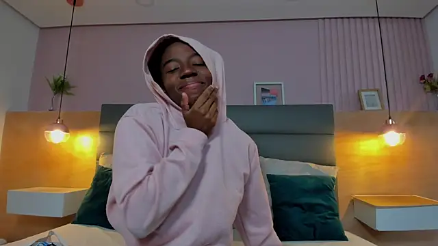  emma willliams  online show from October 23, 2025, 1:32 pm