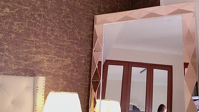 IrinaVelvet online show from December 5, 2025, 4:38 pm