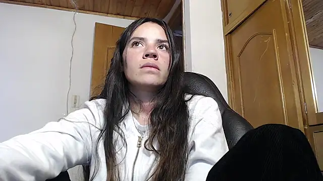 Snapshot of Skylar_Serenity chatting on October 3, 2025, 8:32 pm Skylar Serenity online show from October 3, 2025, 8:32 pm