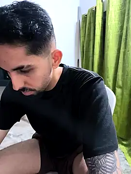 giannis090 online show from September 30, 2025, 4:18 am