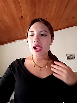 Snapshot of MIA_29- chatting on October 22, 2025, 9:24 pm MIA 29- online show from October 22, 2025, 9:24 pm