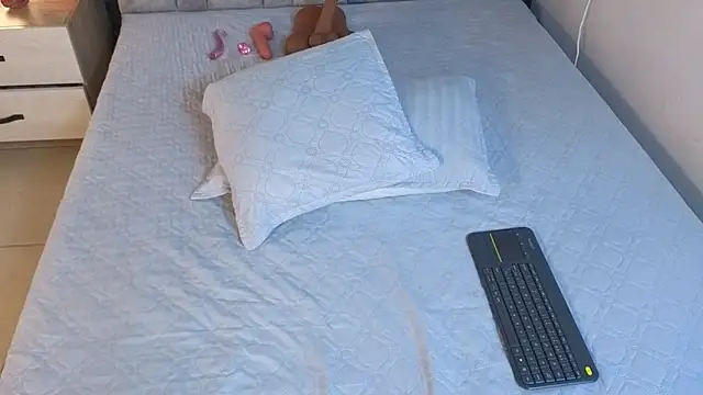 Snapshot of emmi_collinss chatting on November 10, 2025, 8:03 pm emmi collinss online show from November 10, 2025, 8:03 pm